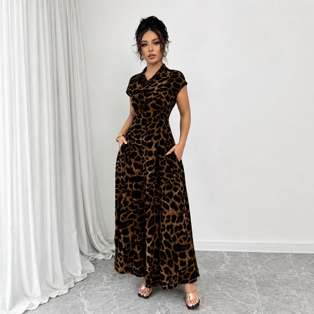 Vestido Catarina com Estampa de Leopardo e Cintura Marcada