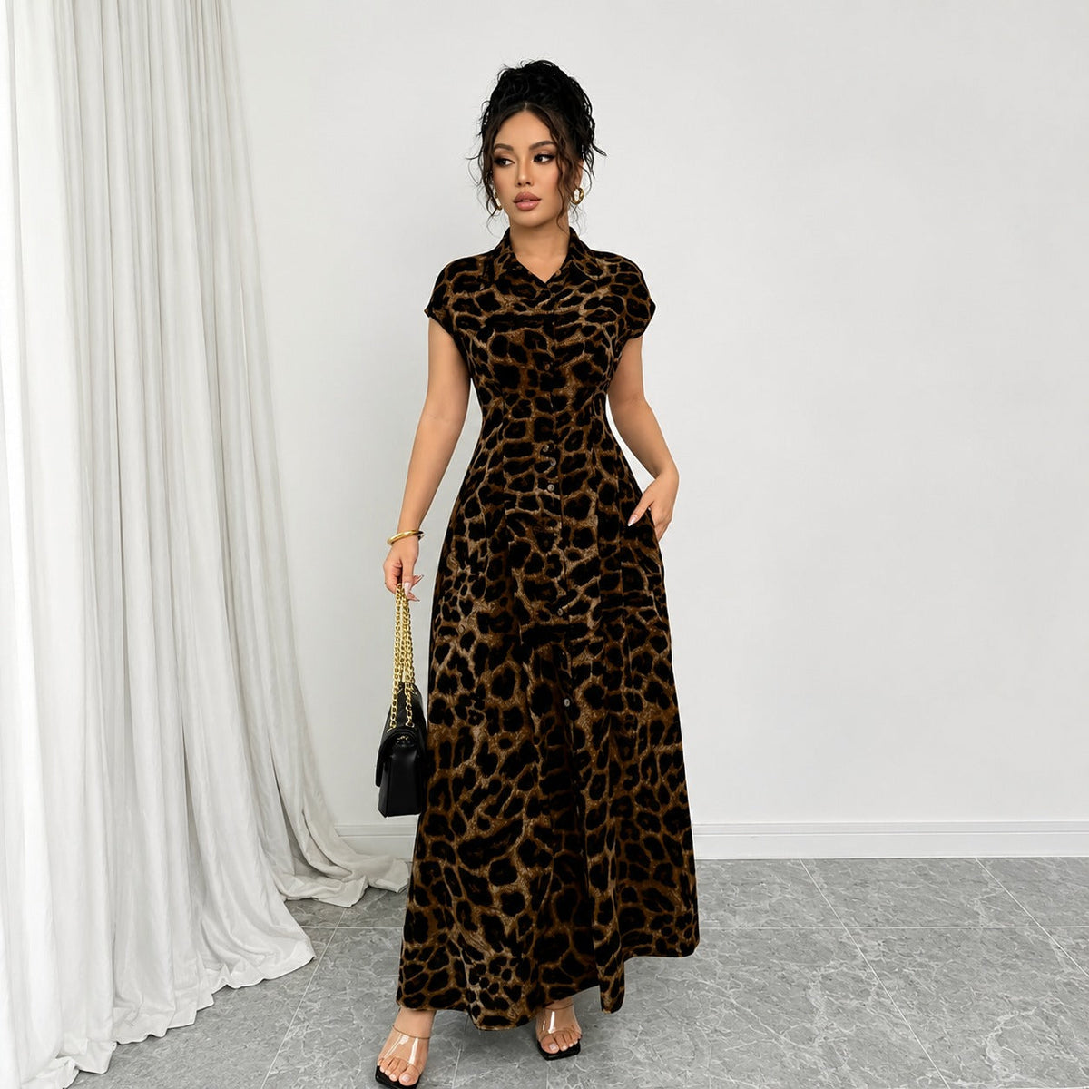 Vestido Catarina com Estampa de Leopardo e Cintura Marcada